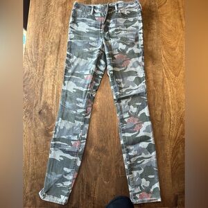 True Religion Halle Mid Rise Super Skinny Camo Floral Jeans Size 27 (Rare)